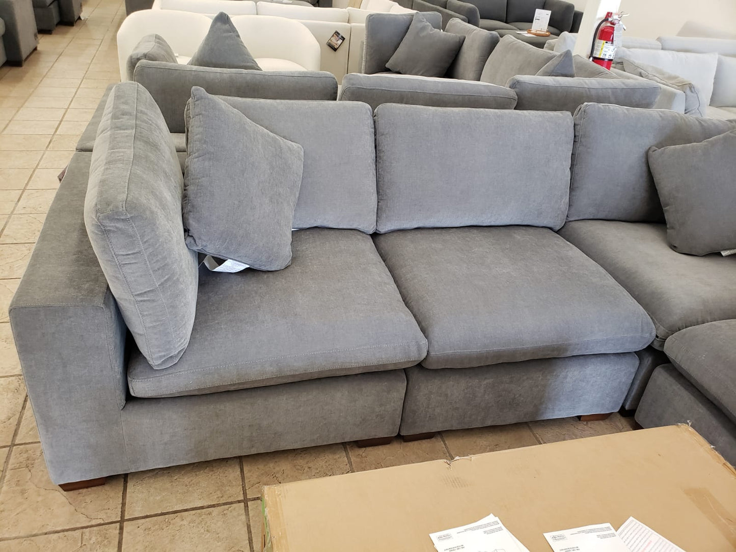 Thomasville Lowell 6-piece Modular Sectional, Dark Gray