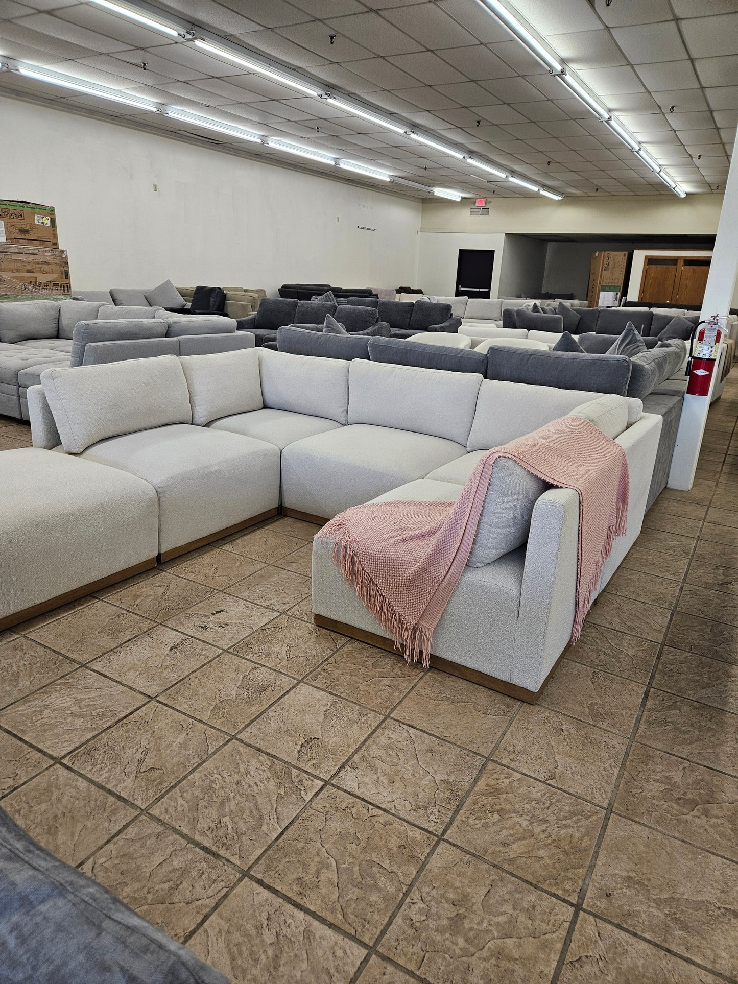 Henredon Murphy Fabric Modular Sectional with Ottoman - Floor Model