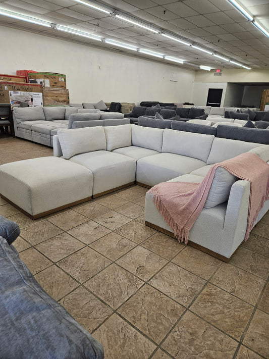 Henredon Murphy Fabric Modular Sectional with Ottoman - Floor Model