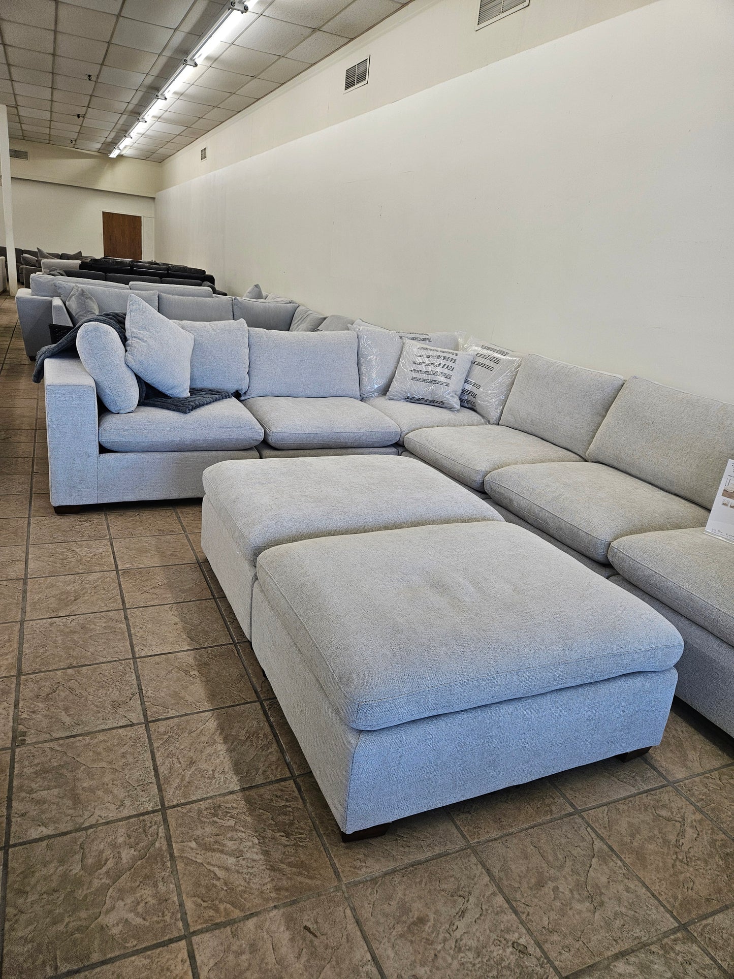 Thomasville Lowell 8-piece Modular Sectional - Floor model