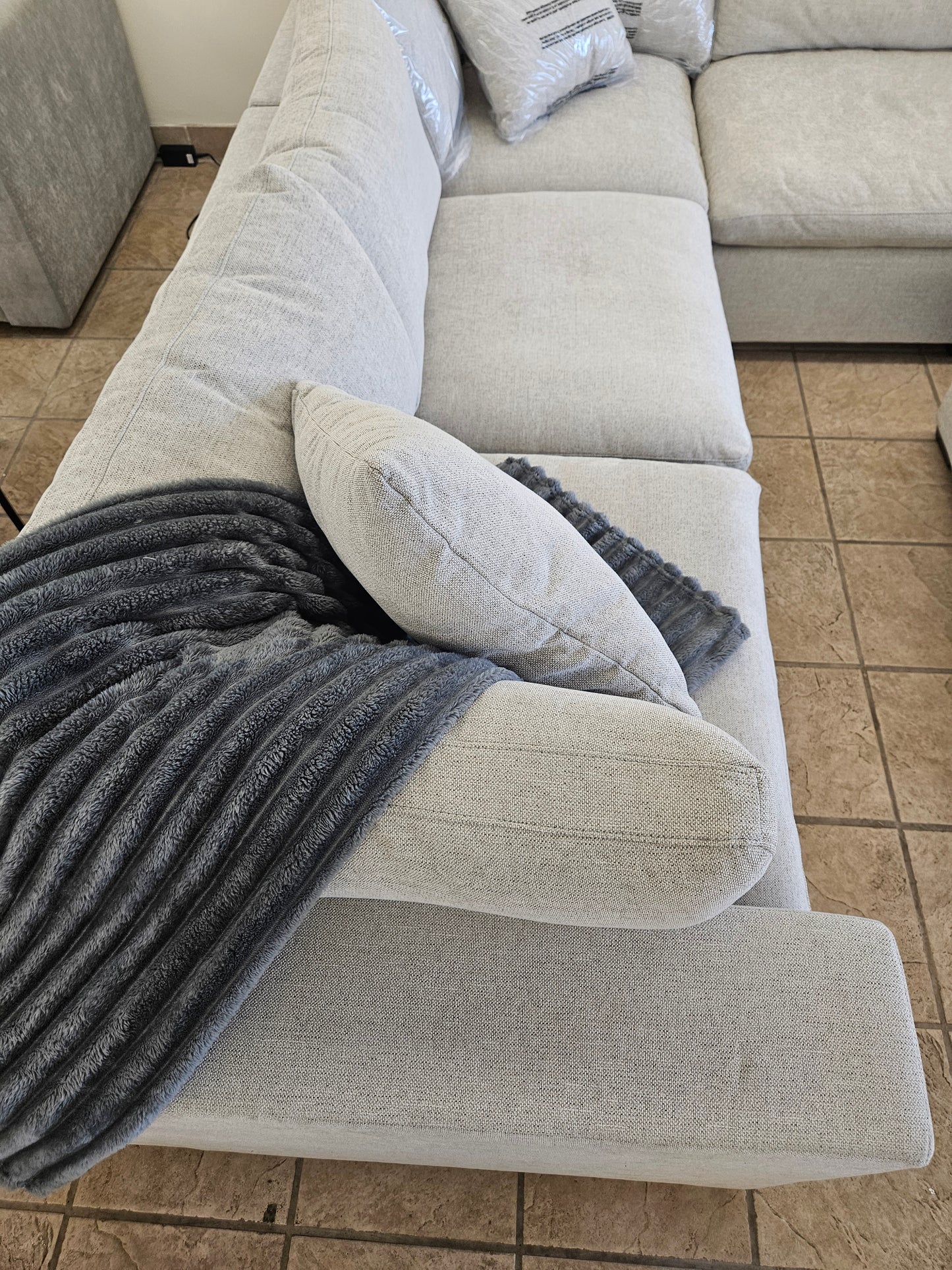 Thomasville Lowell 8-piece Modular Sectional - Floor model