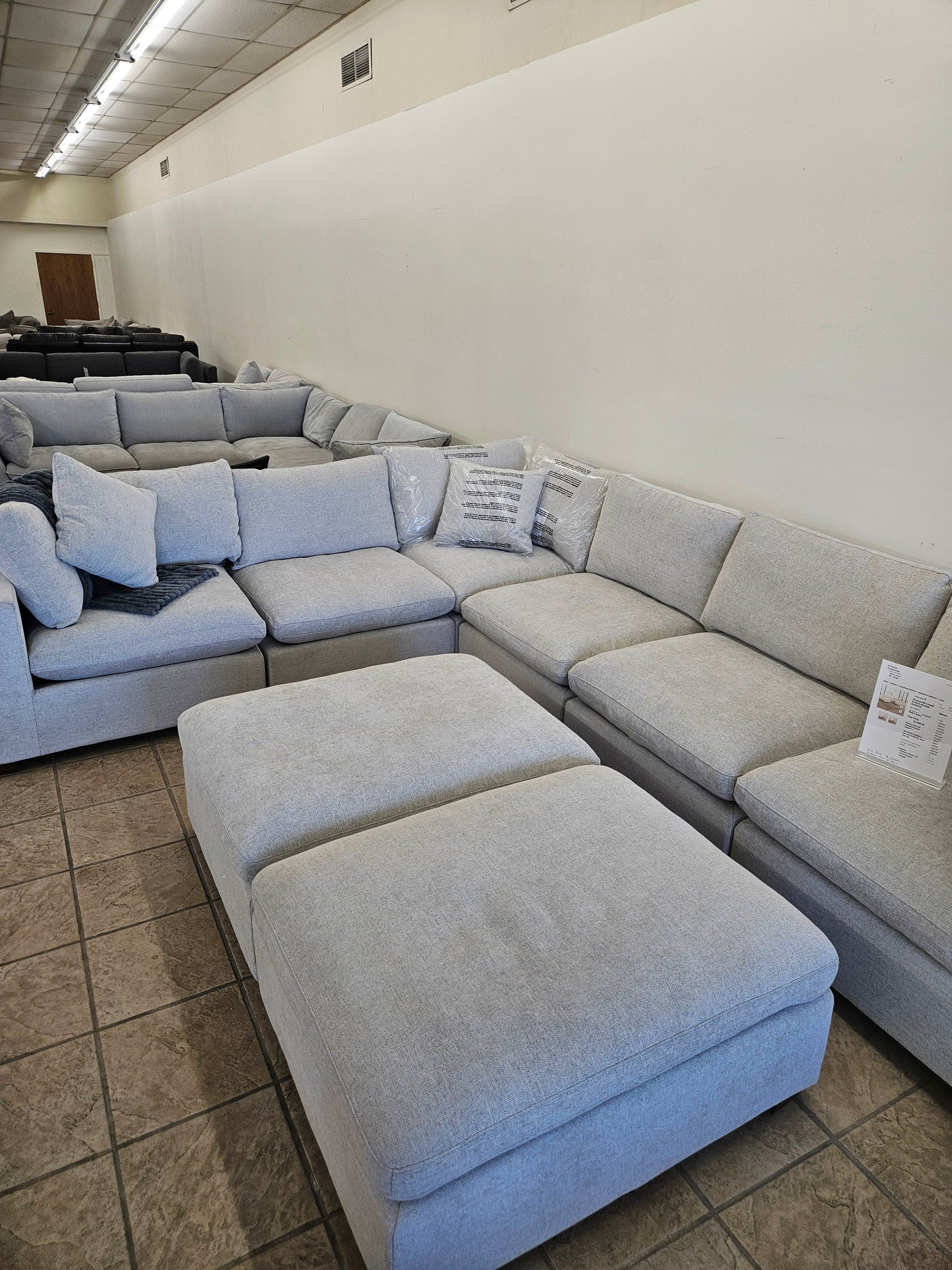Thomasville Lowell 8-piece Modular Sectional - Floor model