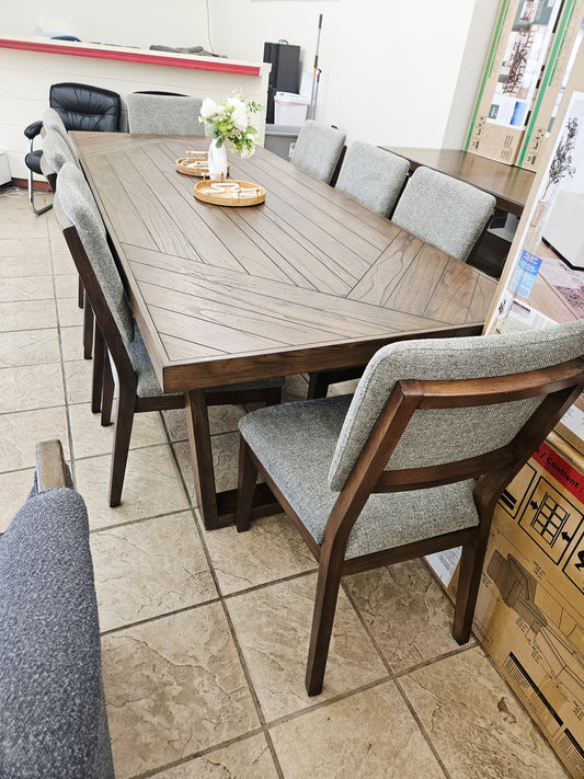 Galena 9 Piece Dining Set - Used