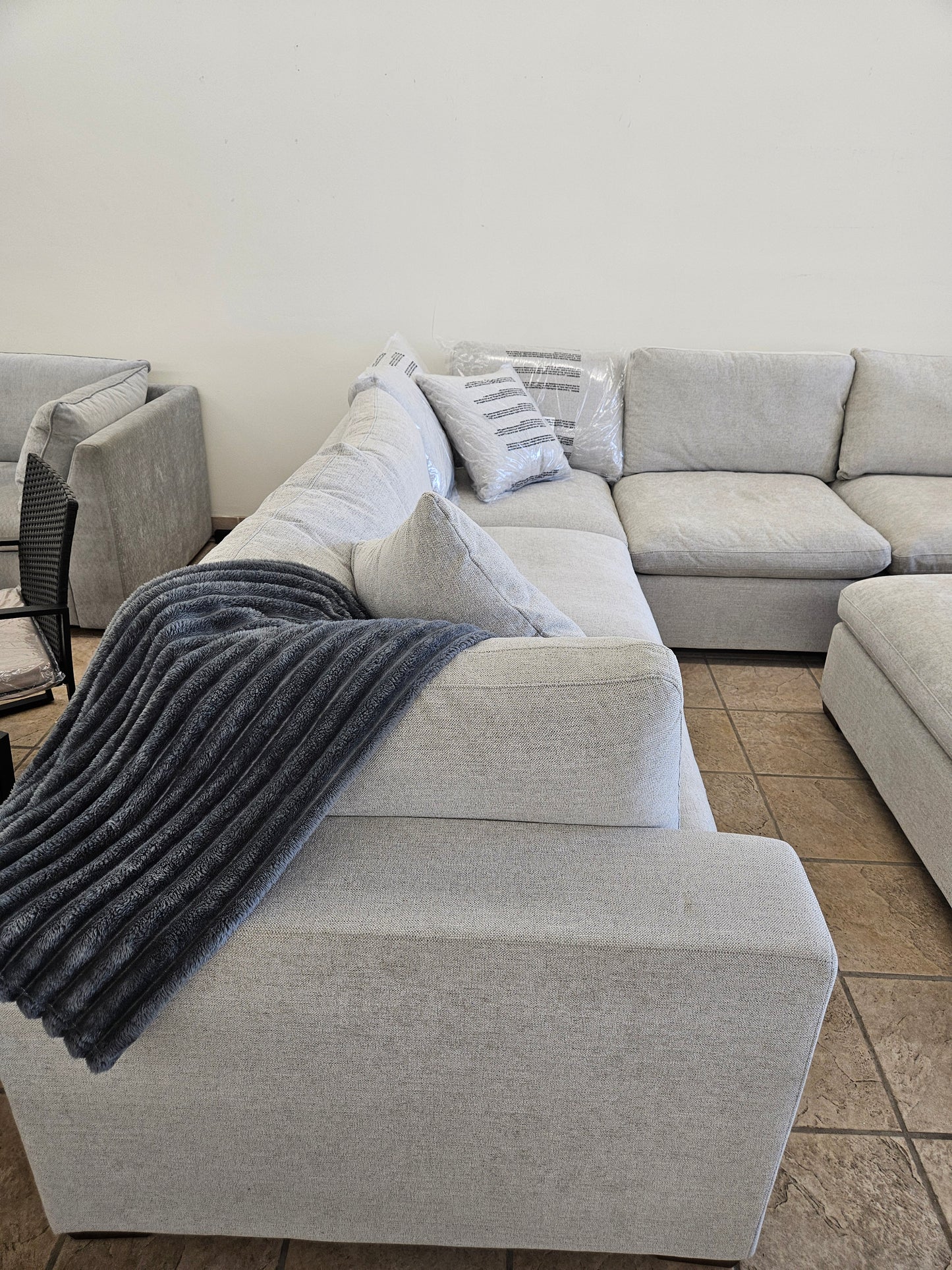 Thomasville Lowell 8-piece Modular Sectional - Floor model